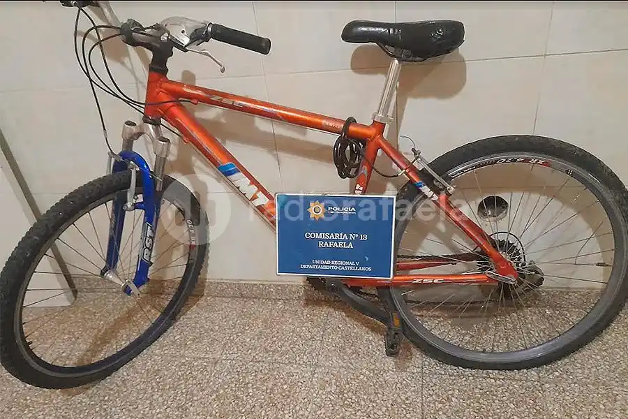 Salió de su casa y se encontró con una bicicleta “desconocida”: tuvo que intervenir la Policía