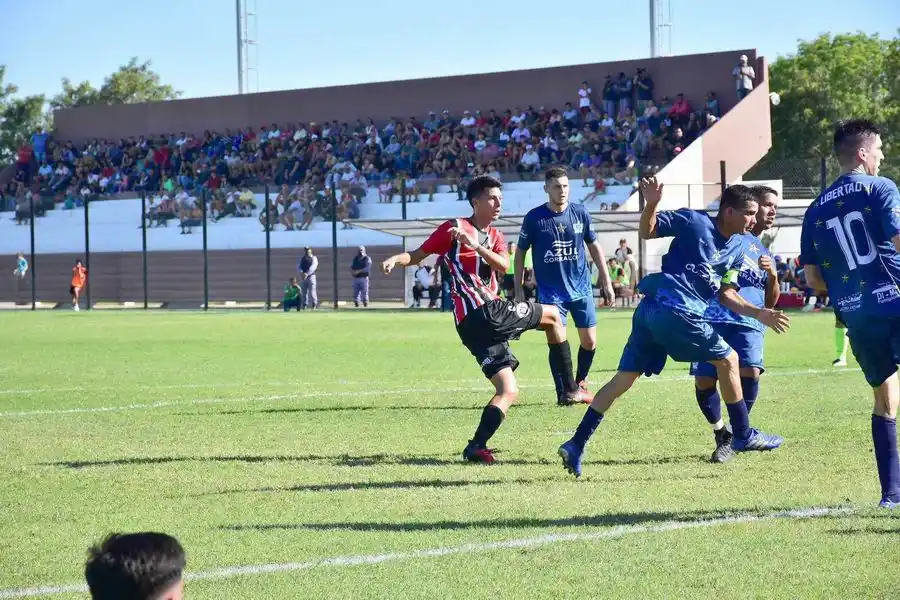 Defensores de Formosa venció a
Libertad y esta un paso adelante