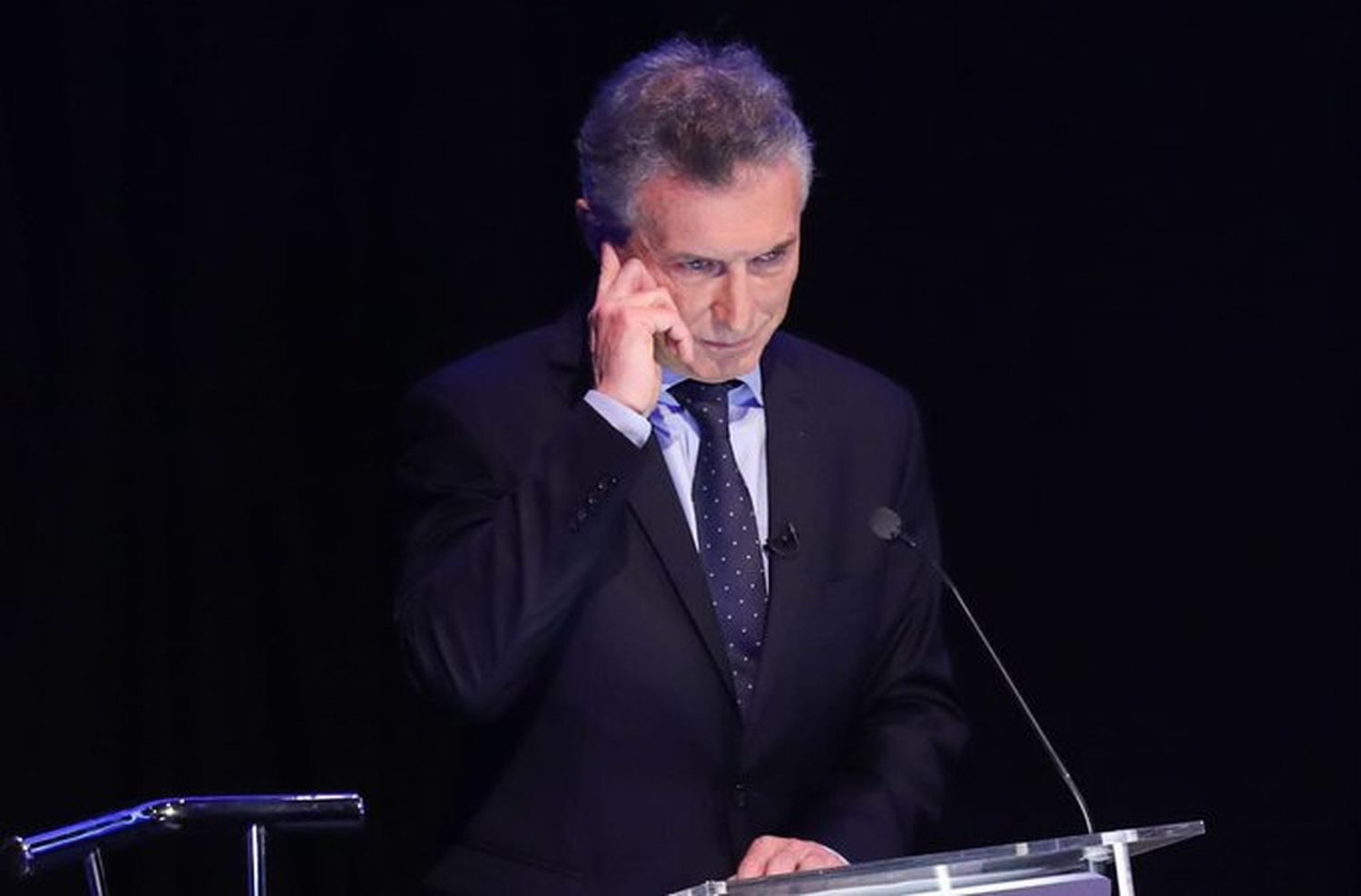 Luciana Salazar insinuó que Mauricio Macri utilizó un auricular durante el debate