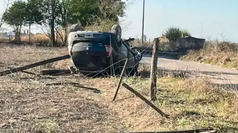 Padre de la niña que murió en vuelco: "Me sacó el auto y se fue a la cancha"