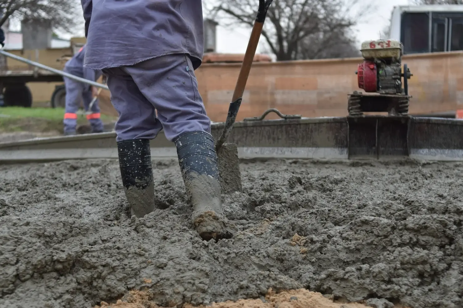 El Plan Integral de Pavimentación avanza en barrio Mora: ya completaron dos cuadras y trabajan en la tercera