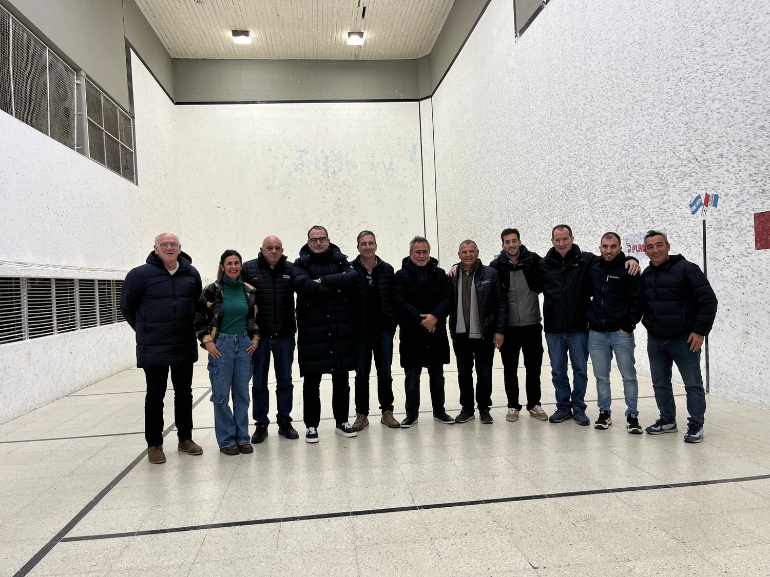 Los organizadores en el Trinquete del Jockey Club.
