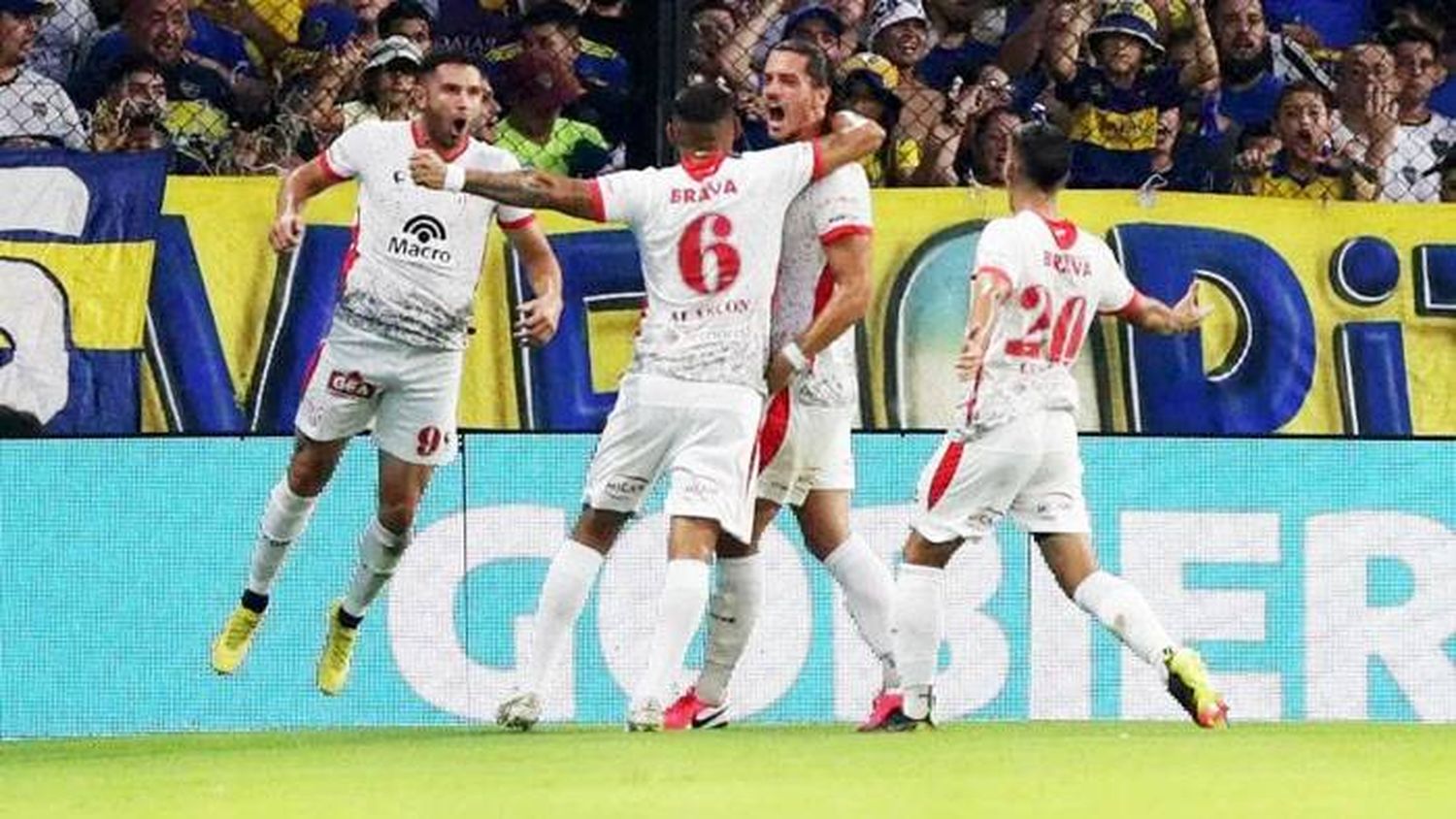 Boca sufrió otro golpe ante Instituto en una Bombonera encendida