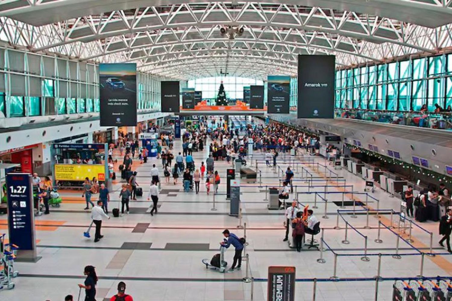 El Ministerio de Salud refuerza controles en aeropuertos por la viruela del mono