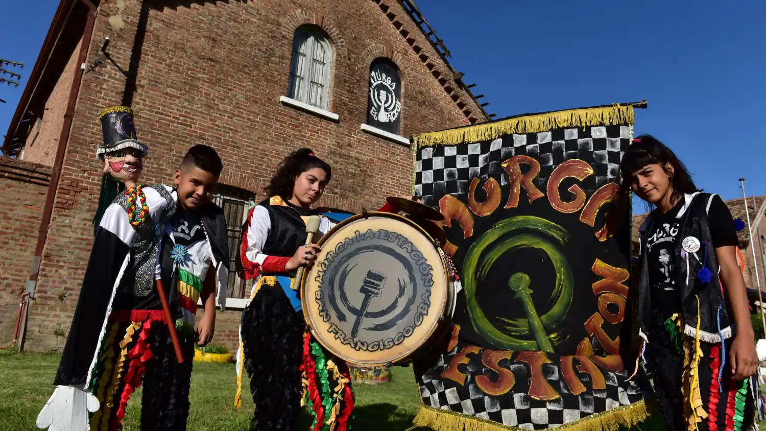 Carnaval y memoria se celebran en la ex Estación Mitre