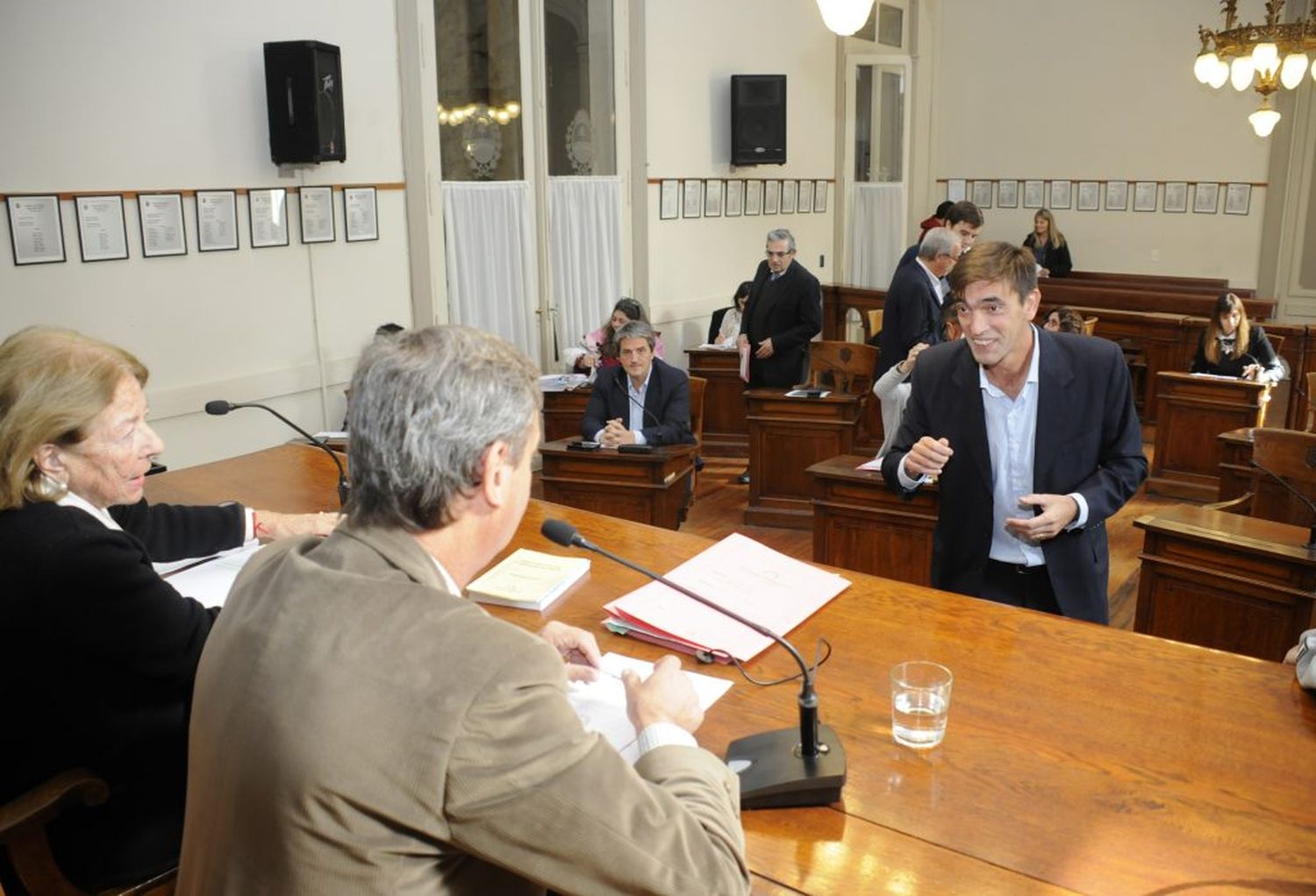 En otro debate con eje en la Usina, el oficialismo se defendió con magros argumentos