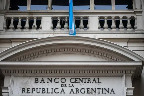 Los analistas proyectan que Javier Milei finalizará su mandato con una inflación anual del 10%