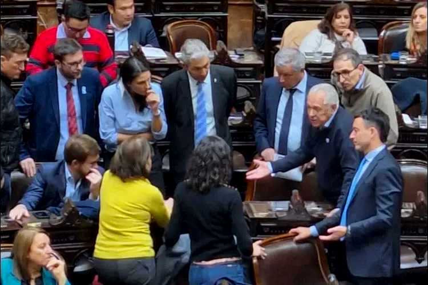 Cámara de Diputados: Oficializaron las dos 
sesiones pedidas por la oposición para el martes