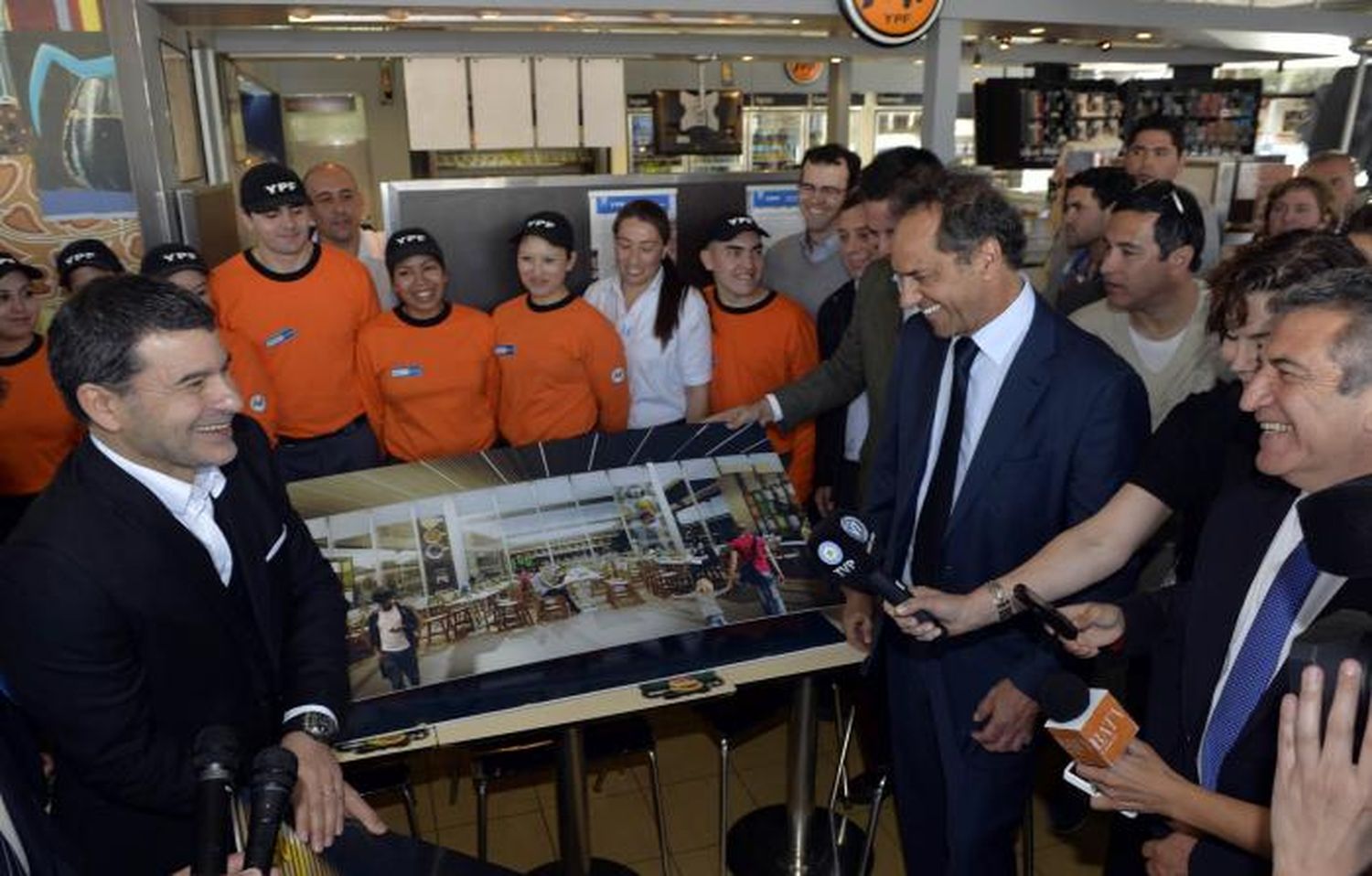 Scioli en Avellaneda aseguró que va por la "soberanía energética"