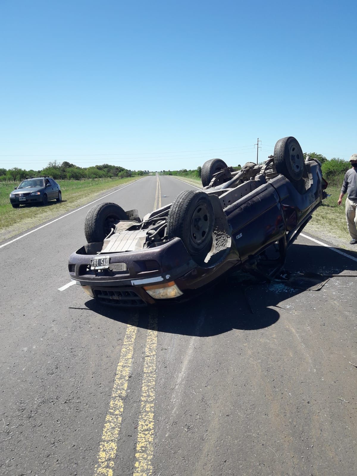 Circulaba en por ruta 8, mordió la banquina y volcó sobre el asfalto