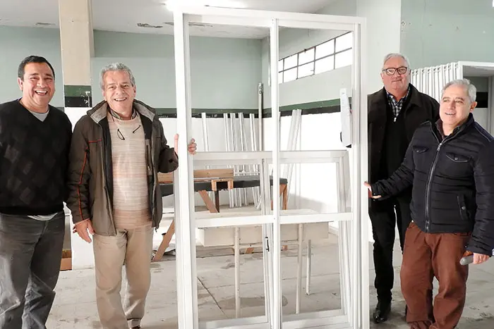 Entregaron aberturas  de aluminio a instituciones deportivas