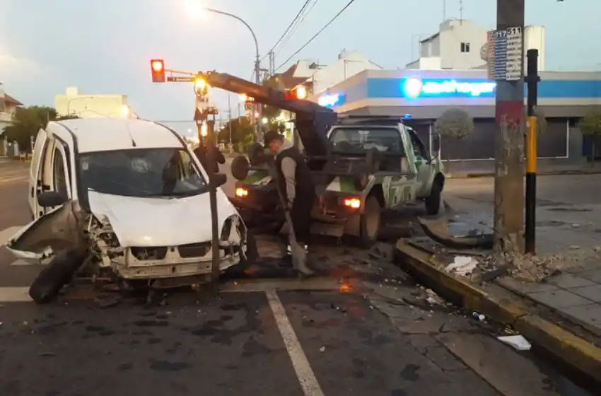 Impactante choque en Luro y Bronzini