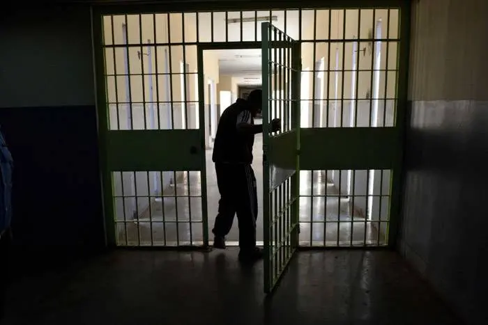Detuvieron a cinco hombres por prostituir y abusar de una chica de 14 años