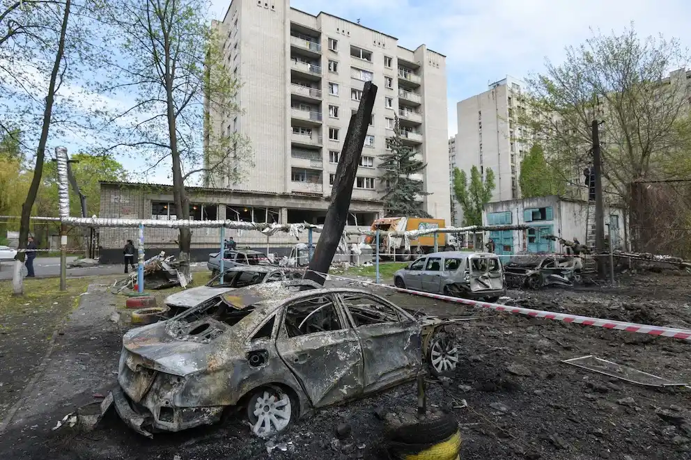 Los ataques dañaron residencias, escuelas e iglesias, dejando mártires y múltiples heridos, según informaron las autoridades ucranianas