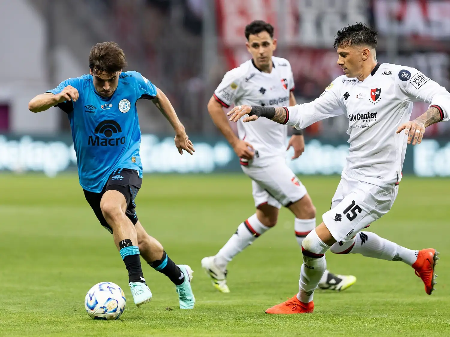 González Metilli en acción ante Newell´s.