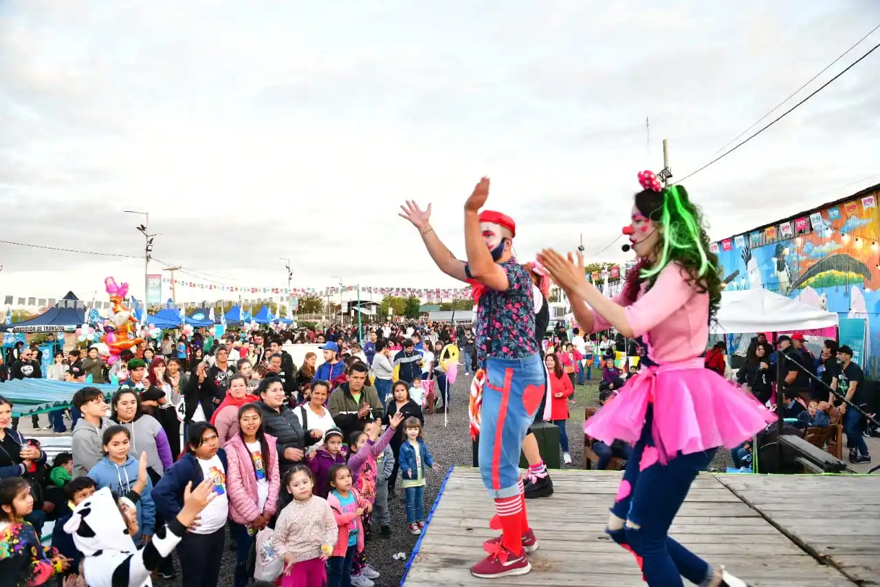 El intendente Jofré acompañó a los pequeños en el Festival de la Niñez organizado por la comuna