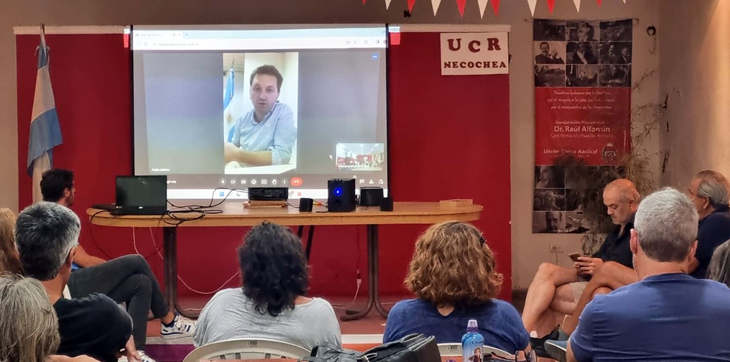 En el comité de la UCR. El radicalismo a pleno estuvo en la presentación de la resolución