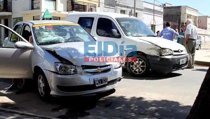 Fuerte choque en Moreno y 25 de Mayo: un conductor alcoholizado 