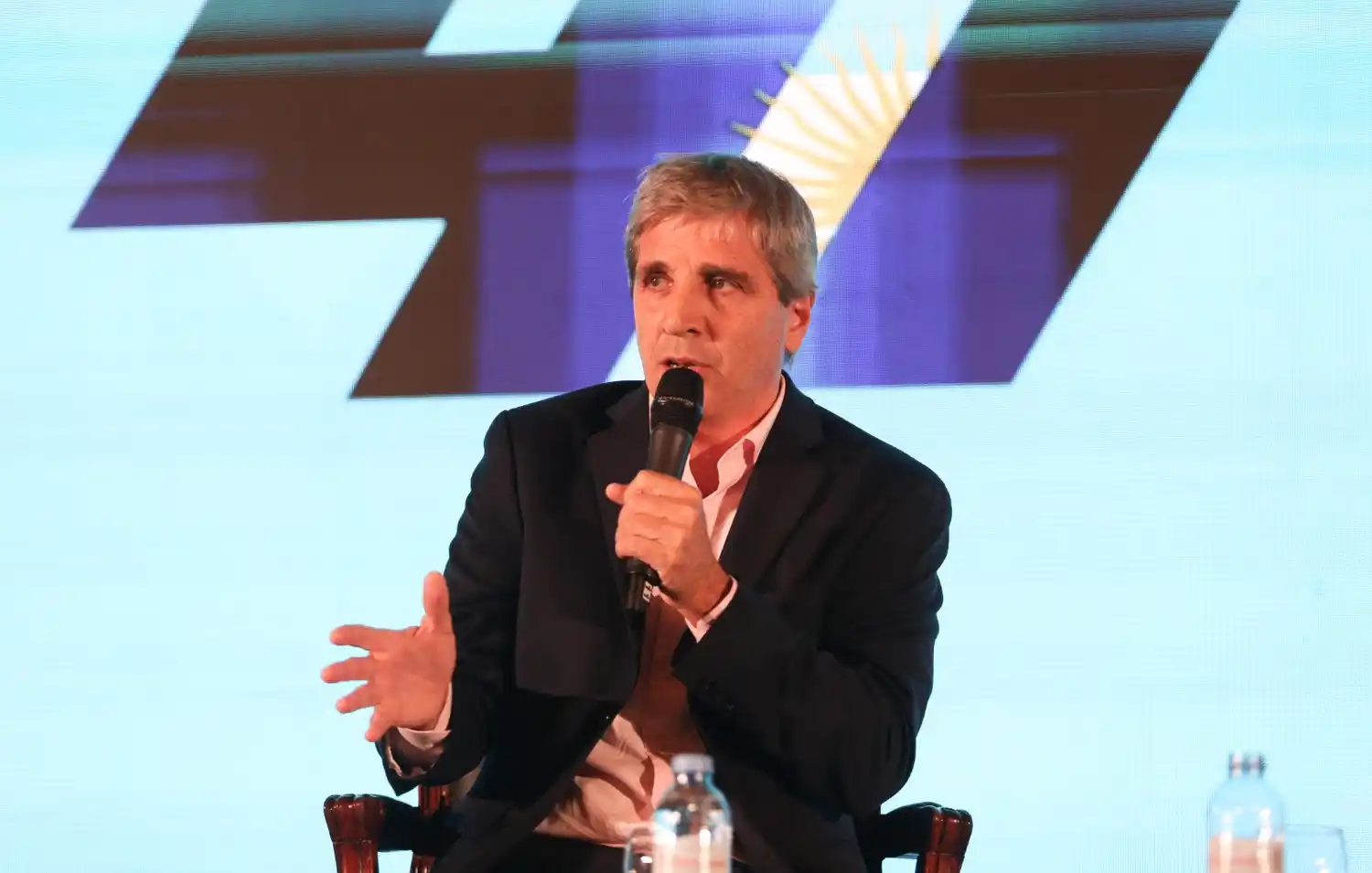 El ministro de Economía, Luis Caputo.