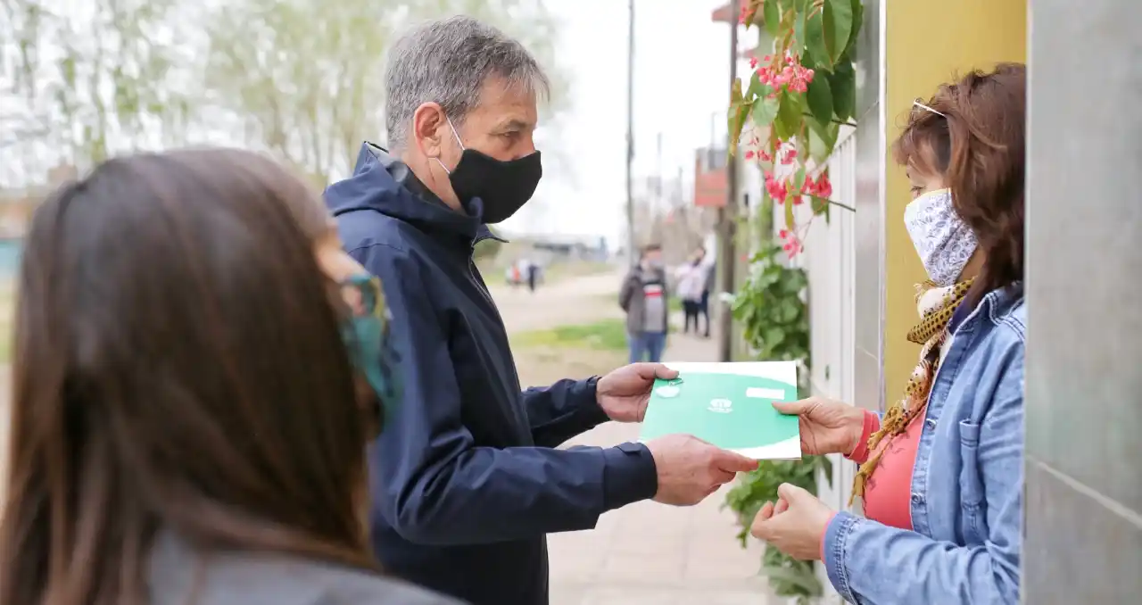 Jatón entrega las escrituras a las primeras 39 familias