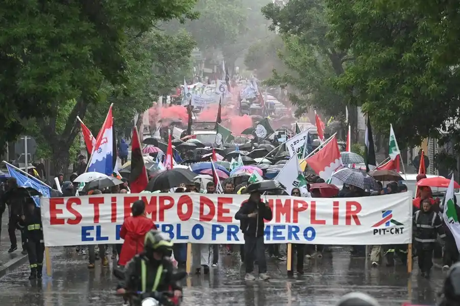 Es el segundo paro que le realizan al gobierno de Yamandú Orsi. EFE