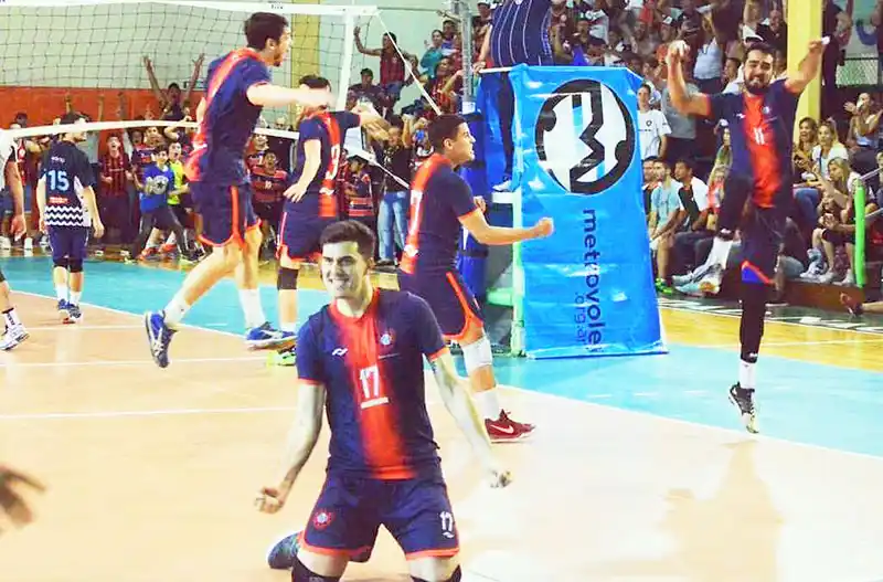 Manuel Quiroga, campeón en la Copa Metropolitana de voley
