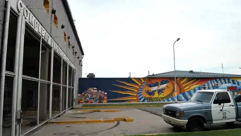 Toma de rehenes en el Penal de Ezeiza tras la fuga de 13 presos