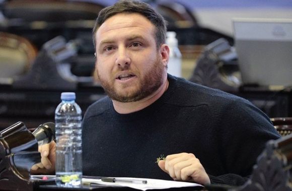 Diputado bonaerense exige Salario Básico Universal: "Un bono ayuda pero caridad no es justicia social"