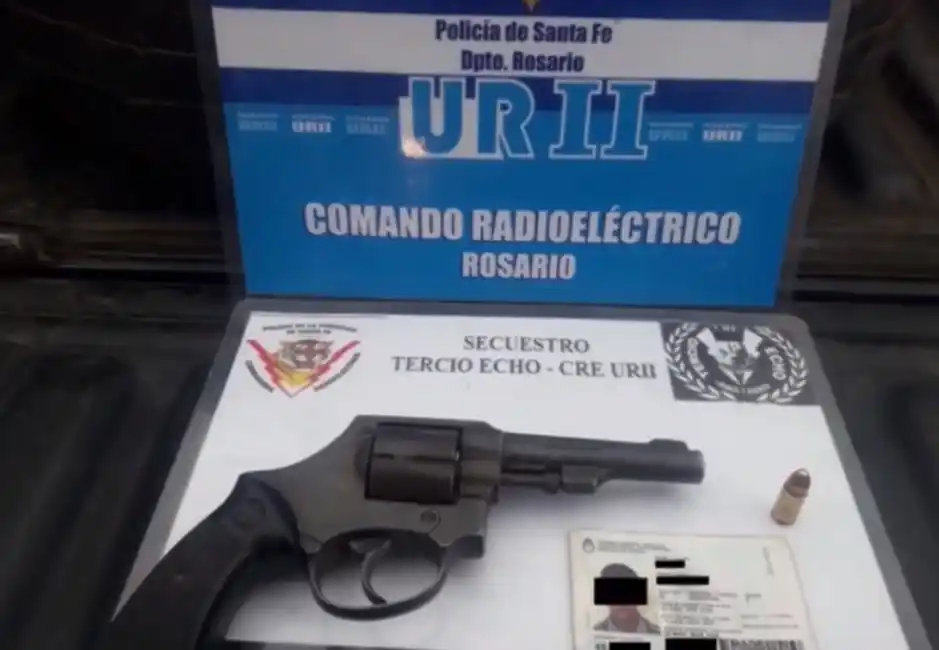 Rosario violenta: alumno de una escuela secundaria llevó un arma de fuego a clases