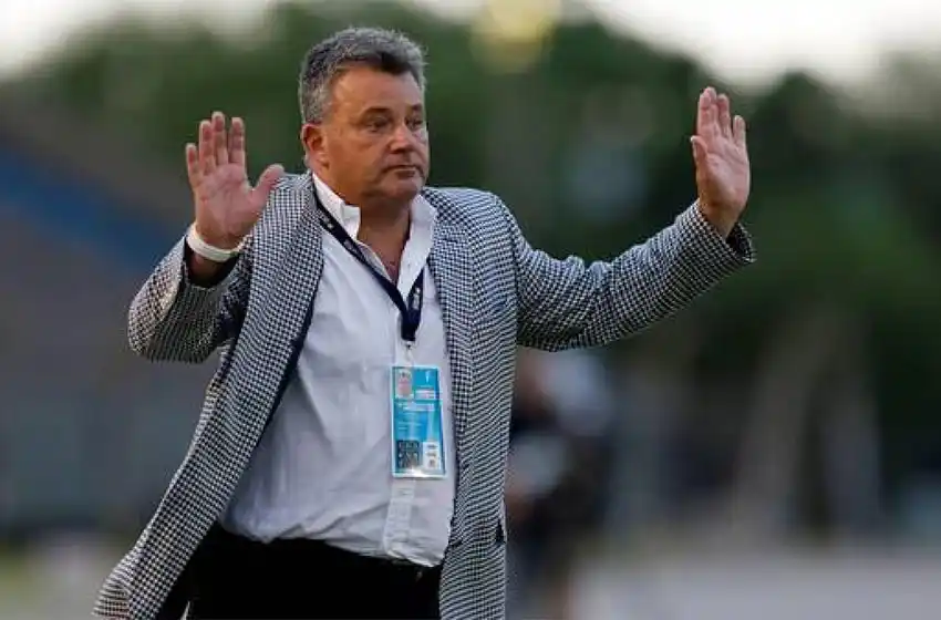 Grondona se fue de Arsenal