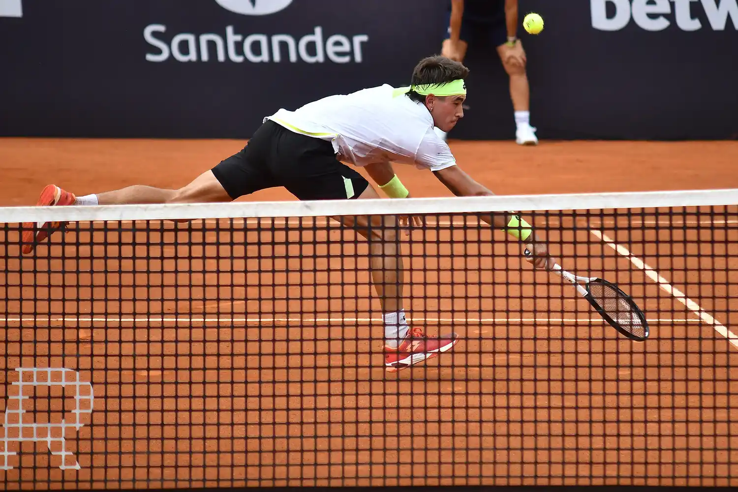 Comesaña volvió al circuito con derrota