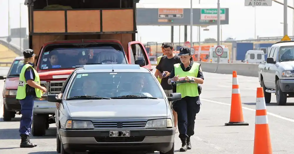 ¿Pueden retenerme el vehículo en controles de tránsito?: Lo que hay que saber antes de protestar