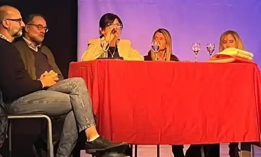 De izquierda a derecha: Luciano Angeli, Fernando Repetto, Verónica Posse, Silvina Besoin y Andrea Valle, en plena disertaciones