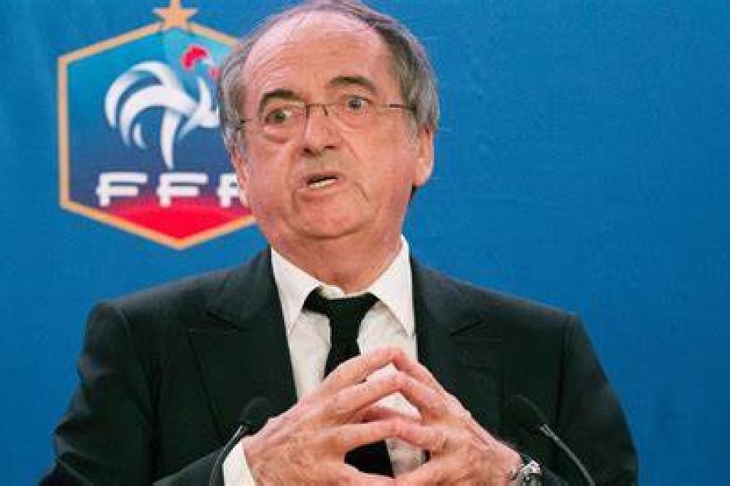 El presidente de la Federación Francesa de Fútbol renunció repleto de denuncias por acoso sexual