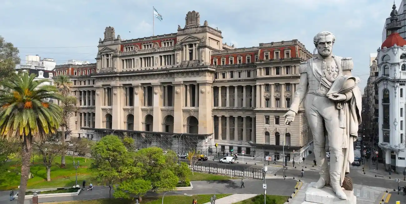 Con la mirada en el Alto Tribunal, desde el gobierno descartan la posibilidad de dividirlo en salas temáticas y por jurisdicciones, uno de los puntos más controvertidos del proyecto impulsado en su momento por el kirchnerismo. Crédito: Fernando Nicola