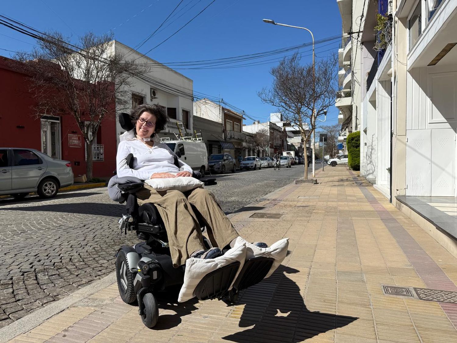 Usa silla de ruedas y contó como es moverse por Tandil: “Salir a la calle es una carrera de obstáculos”