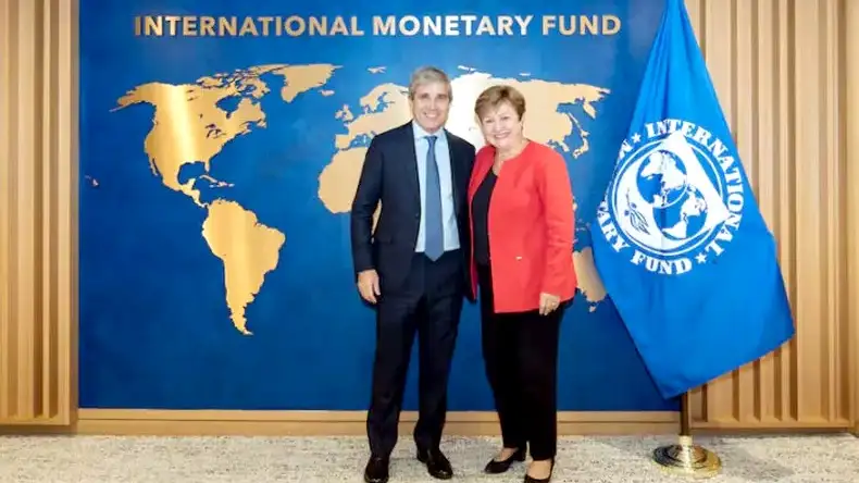 Caputo con Kristalina Georgieva, la titular del FMI. (DIB/Archivos)