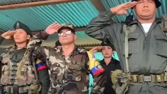 Fuerzas Armadas de Colombia atacan enclave de alias "Iván Mordisco" y dejan cuatro rebeldes muertos