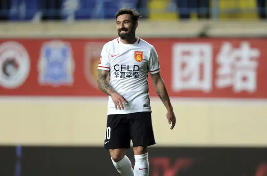 Gran momento del Pocho en China