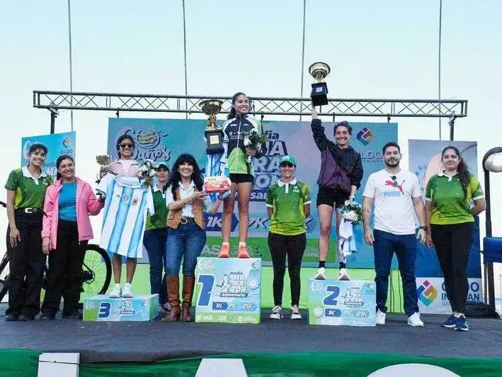 Exitosa media maratón 
con más de 800 corredores