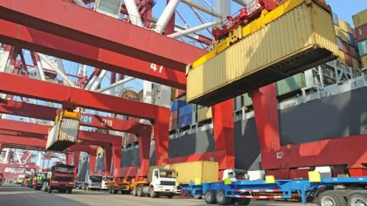 El paro en los puertos ya lleva seis días