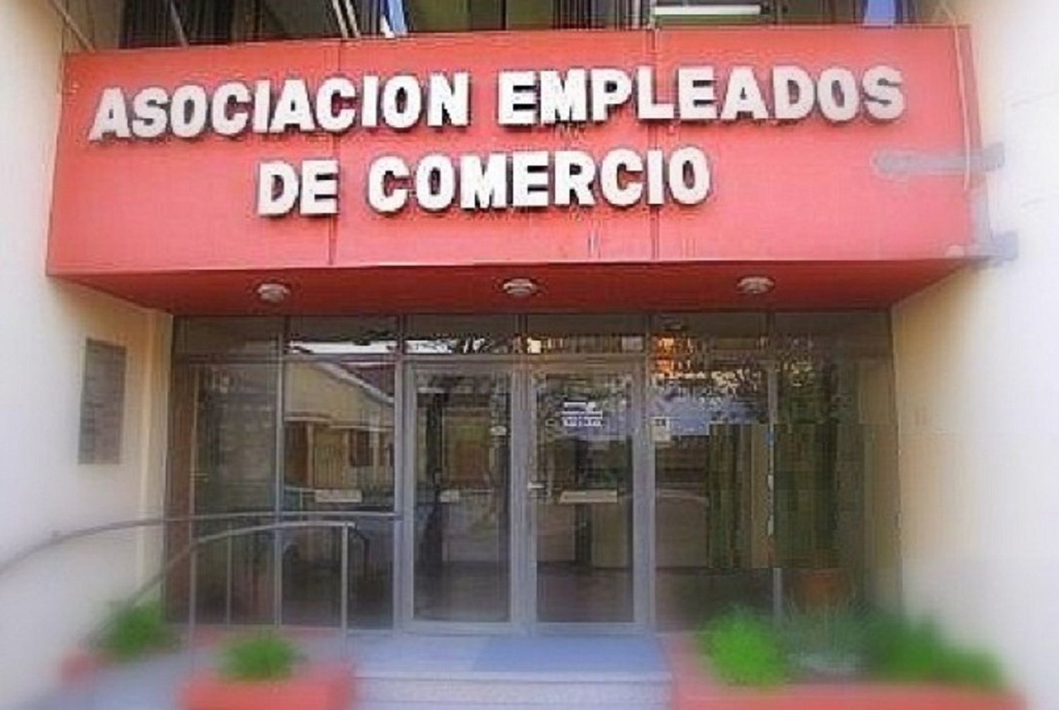 Empleados de Comercio apela a que los comercios cierren sus puertas el lunes 28 para que el personal descanse