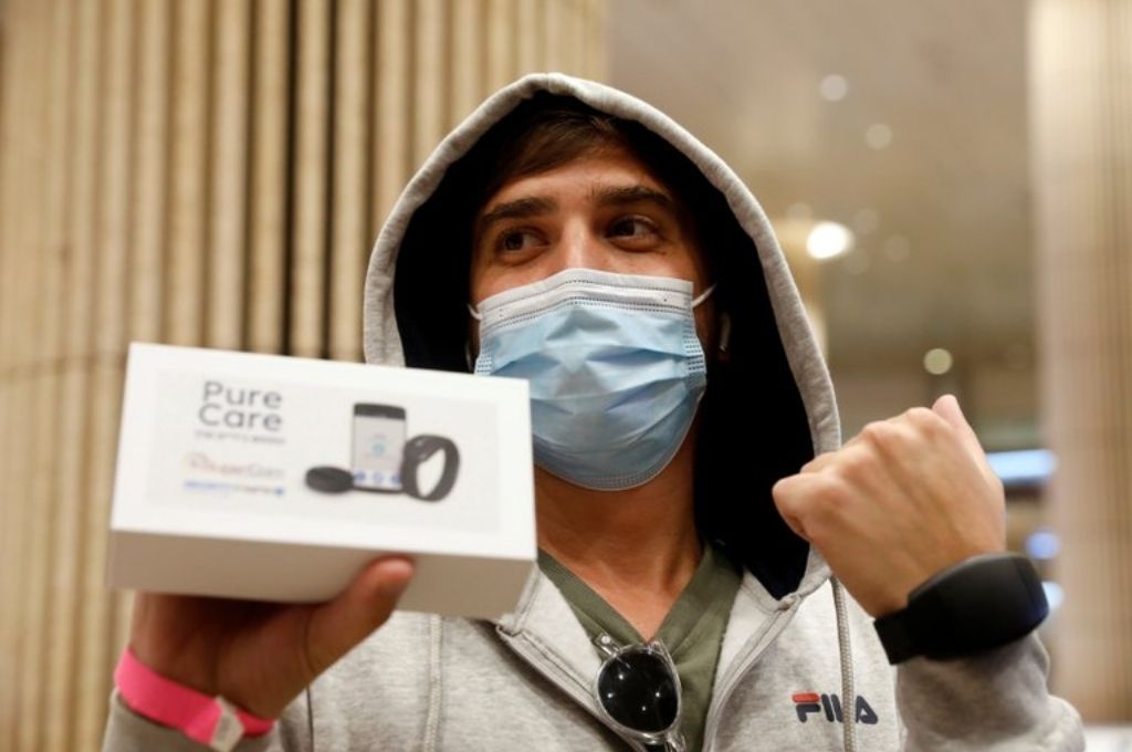 Israel ofrece una pulsera electrónica para evitar las cuarentenas