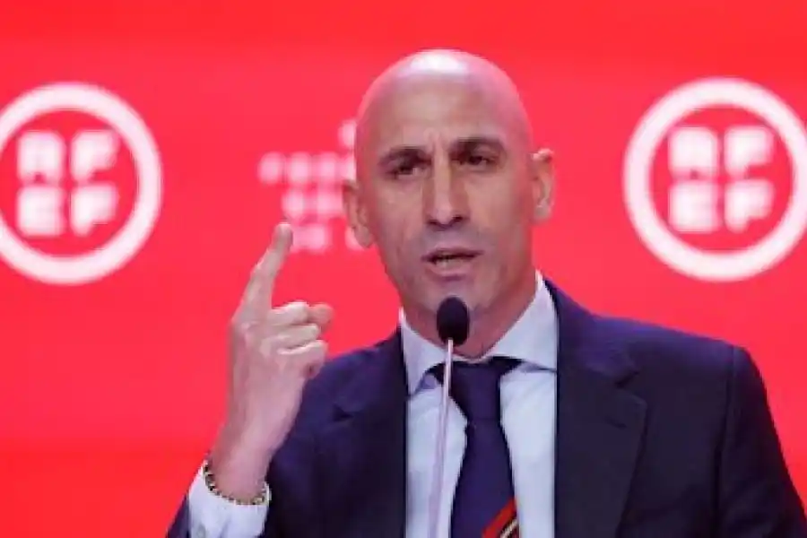 Luis Rubiales anuncia que no dimitirá tras la polémica por el beso no consensuado a la futbolista Jennifer Hermoso