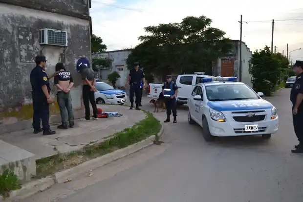 Cuatro detenidos en dos allanamientos vinculados con el crimen de Acevedo