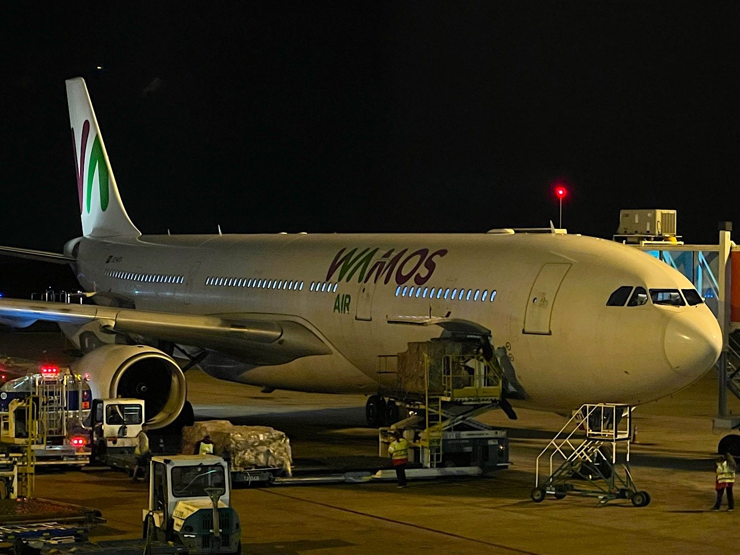 Airbus A330-300 de Wamos Air en Ezeiza