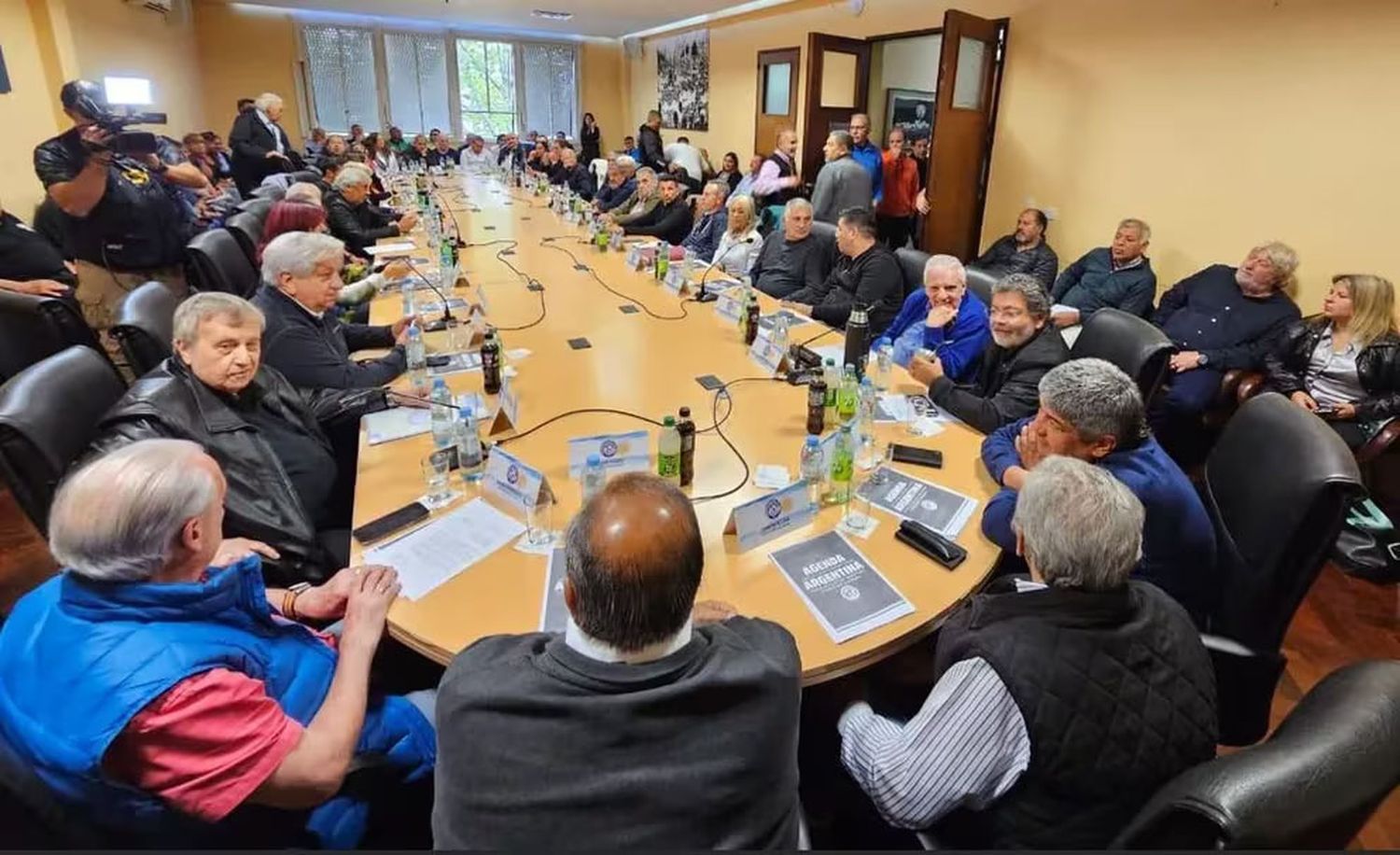 El encuentro del Consejo Directivo de la CGT donde se definieron el paro general y la marcha a Plaza de Mayo