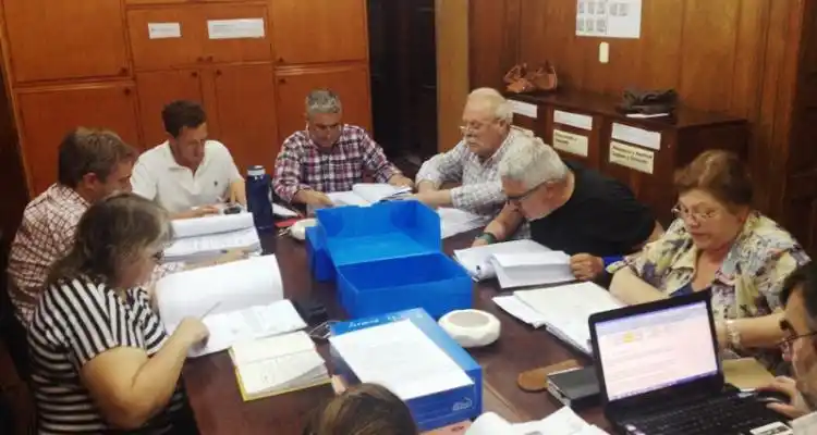 Comisión Investigadora: Contratarán un abogado y lo pagarán “de sus bosillos”
