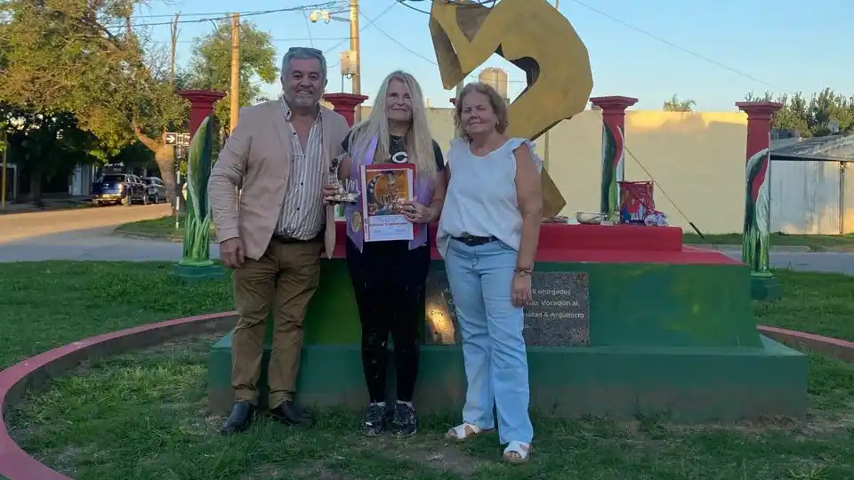 Adriana Cambursano fue distinguida con la “Luna de la Mujer en las Artes 2026”