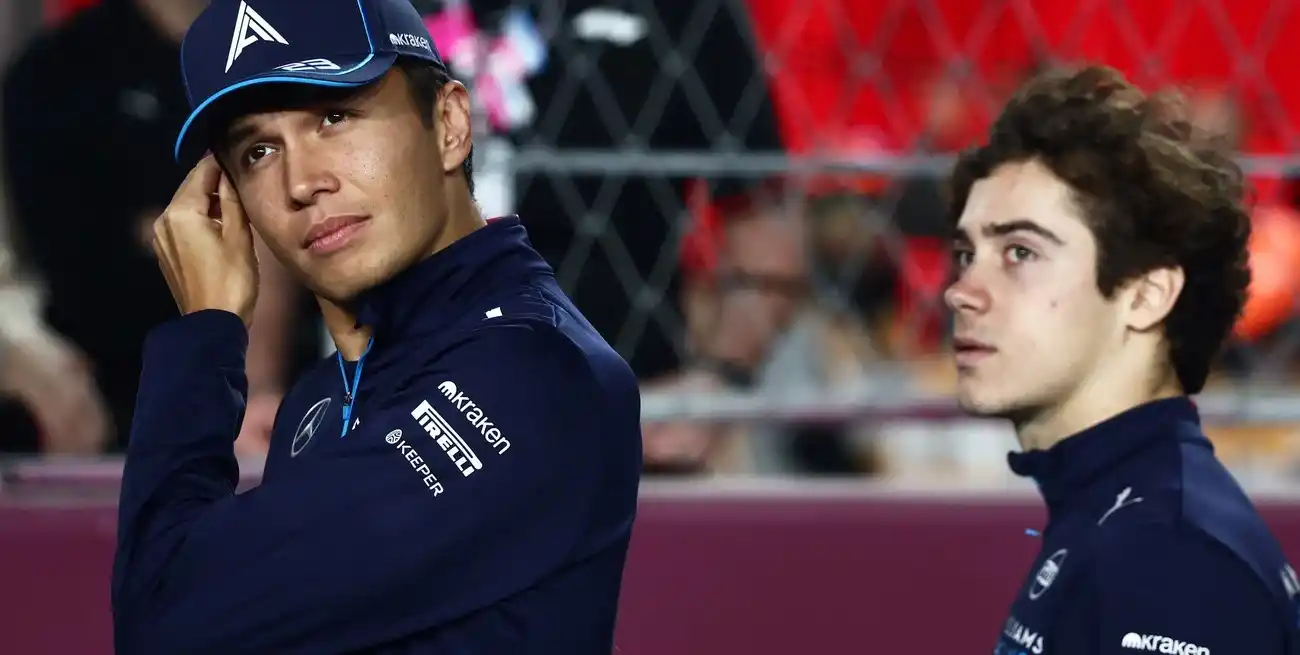 Franco Colapinto junto a Alexander Albon en Qatar. Crédito: Jakub Porzycki/Reuters
